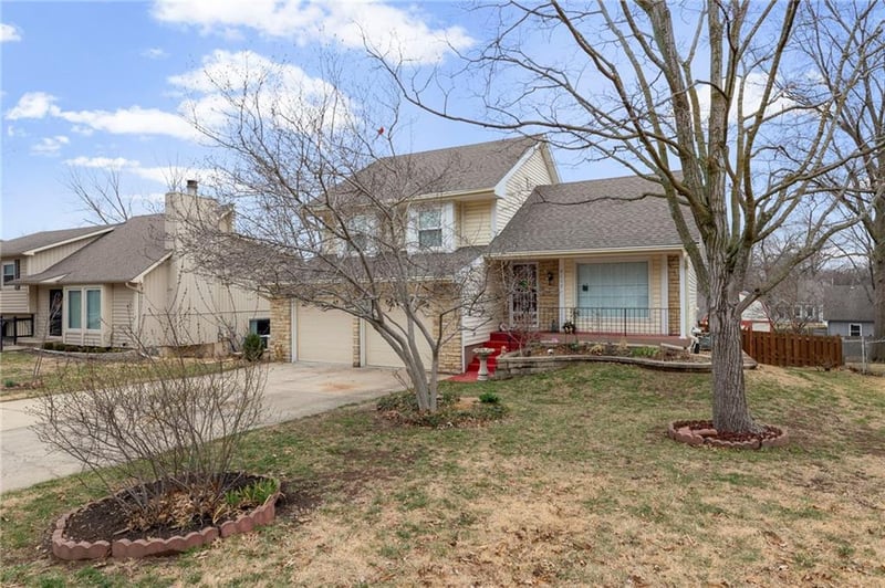 8117 Woodstone St, Lenexa, KS 66219