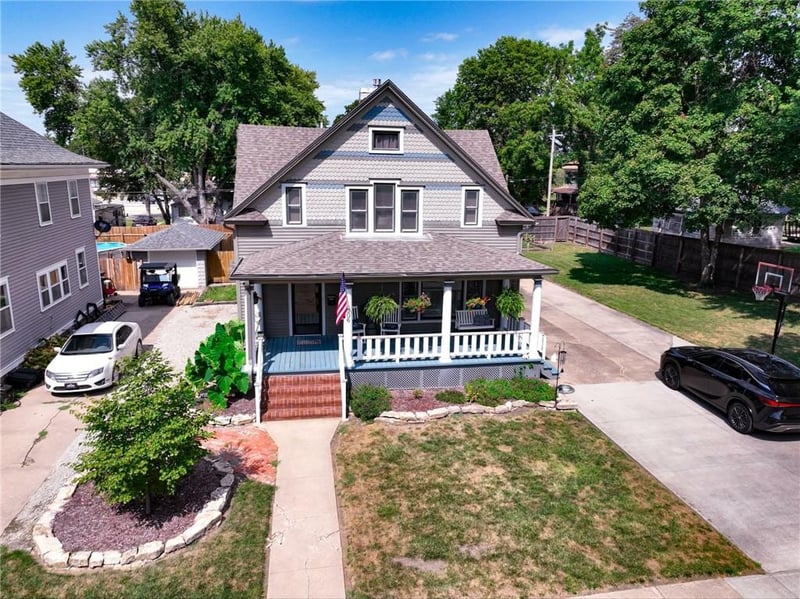 506 Shawnee St, Hiawatha, KS 66434
