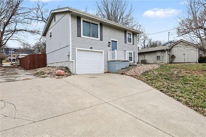 440 N Grover St, Liberty, MO 64068