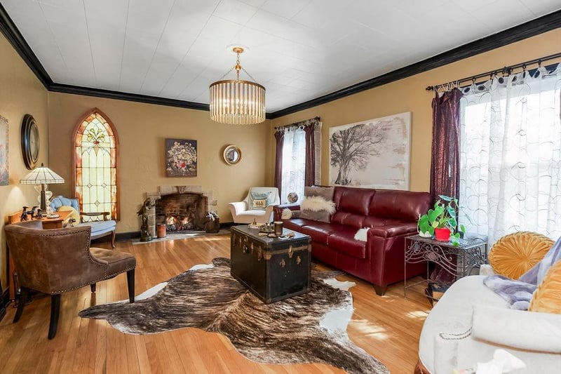3921 Sunrise Dr, Kansas City, MO 64123