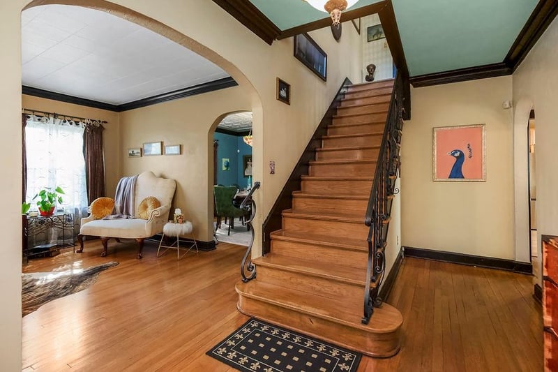 3921 Sunrise Dr, Kansas City, MO 64123