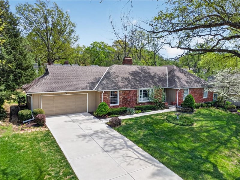 10011 Fontana Ln, Overland Park, KS 66207