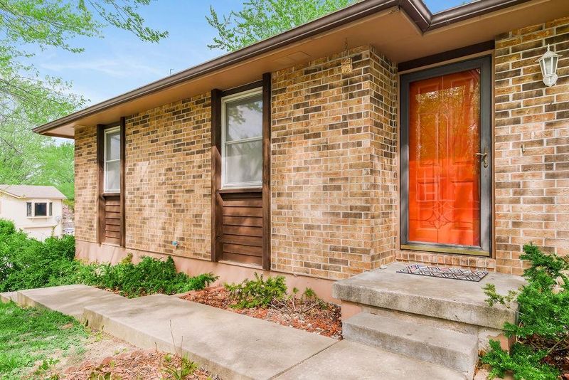 409 Creach Dr, Warrensburg, MO 64093