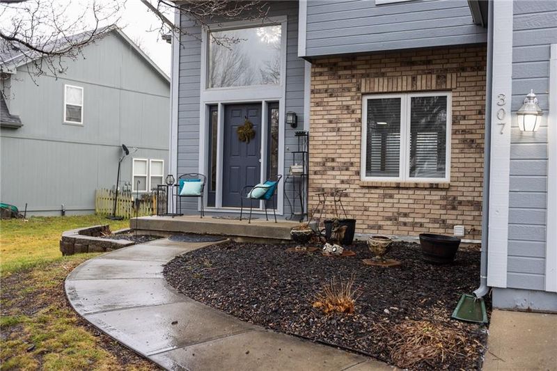 307 W 11th Ter, Kearney, MO 64060