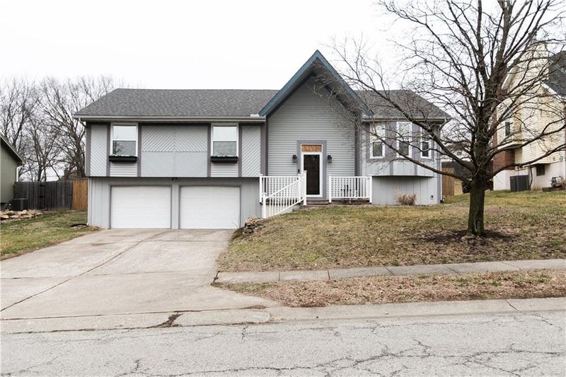1418 NE 83rd St, Kansas City, MO 64118