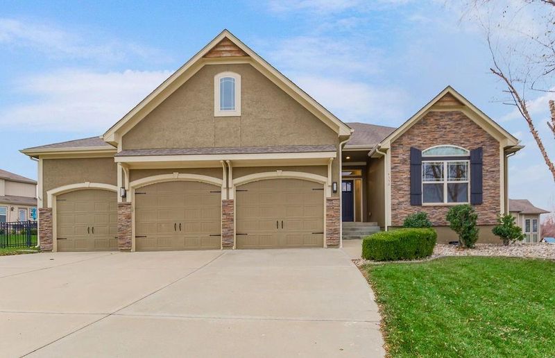 4552 NE Park Ridge Ave, Lee's Summit, MO 64064