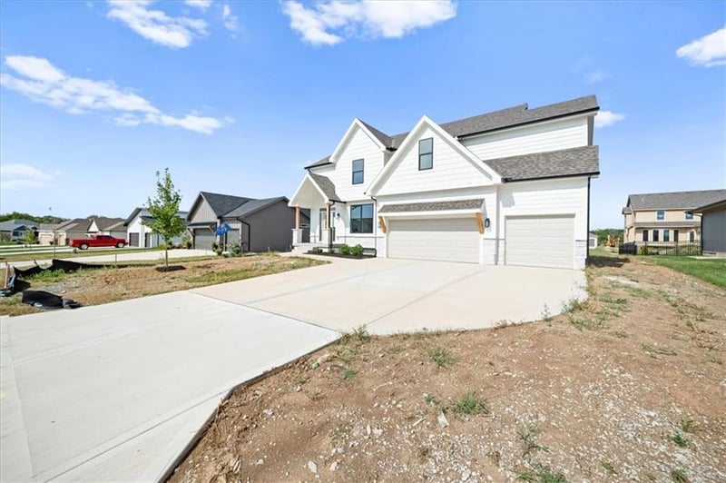 2614 SW Firefly Ln, Lee's Summit, MO 64082