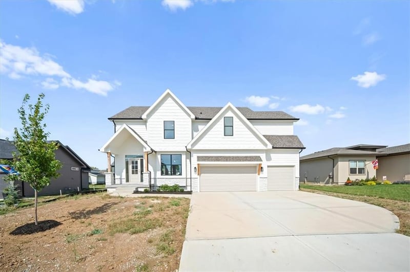 2614 SW Firefly Ln, Lee's Summit, MO 64082