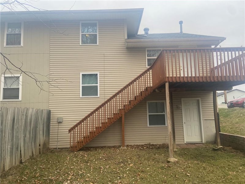 6900 Sobbie Rd, Pleasant Valley, MO 64068
