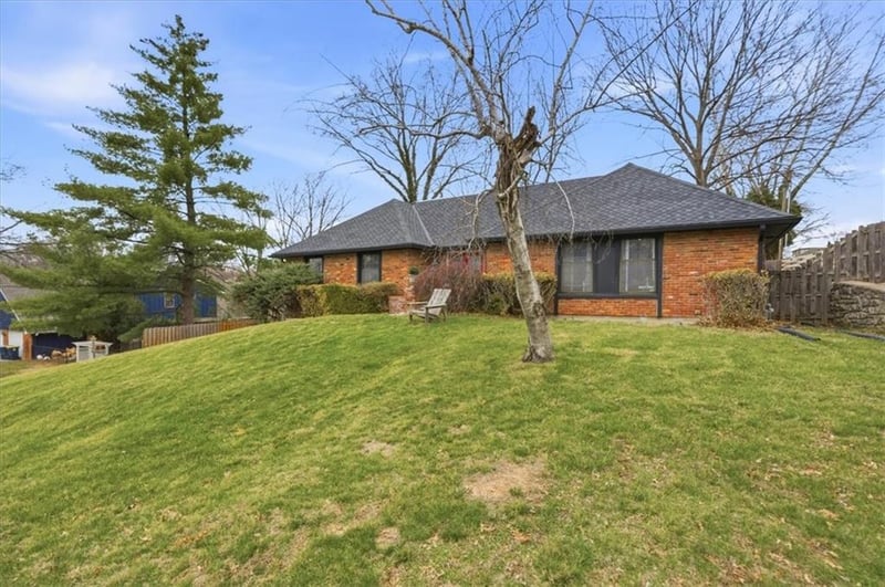 3012 NW 55th St, Kansas City, MO 64152