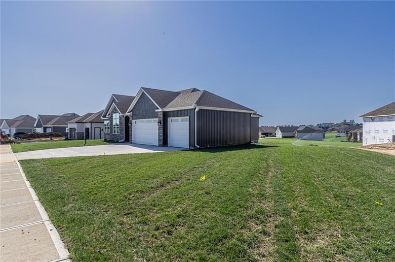 4700 Woodland Shores Ct, St Joseph, MO 64505