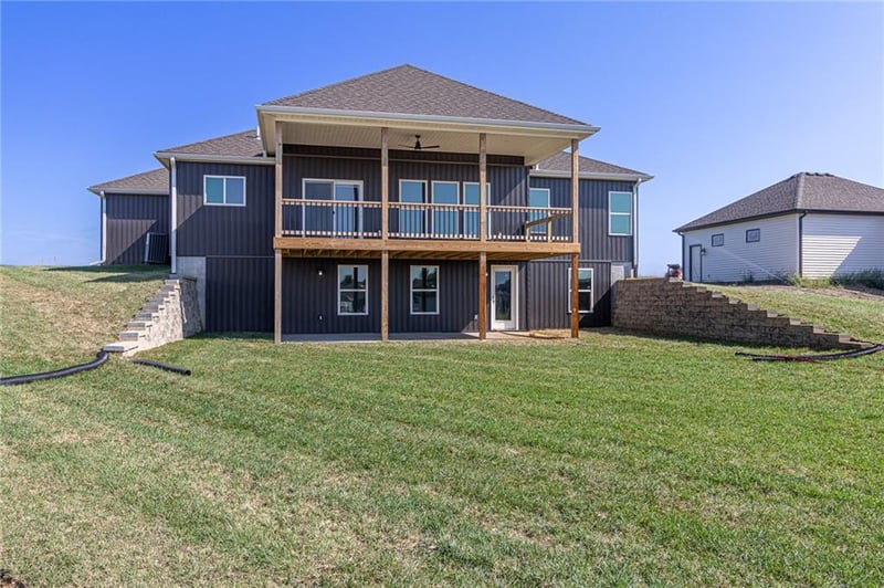 4700 Woodland Shores Ct, St Joseph, MO 64505