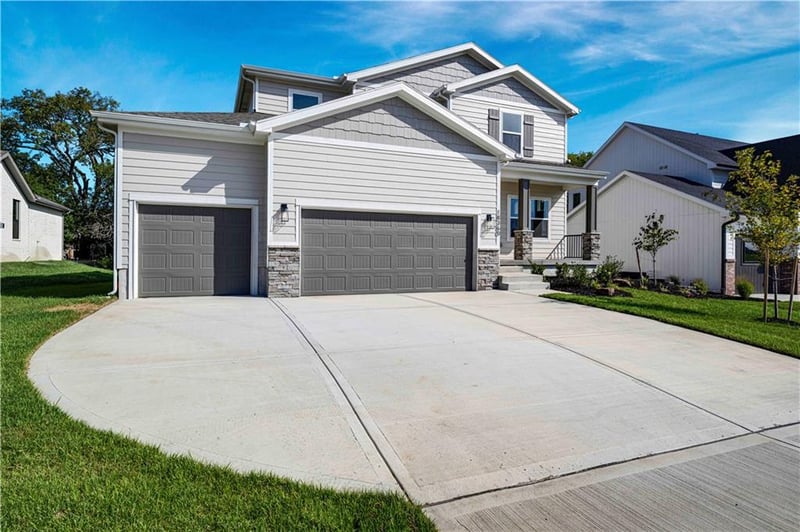 18360 W 195 St, Spring Hill, KS 66083