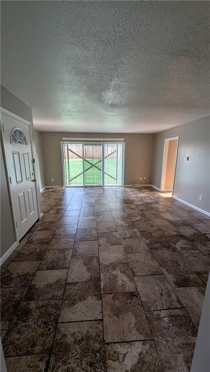 8612 Countryshire Ln, Kansas City, MO 64138