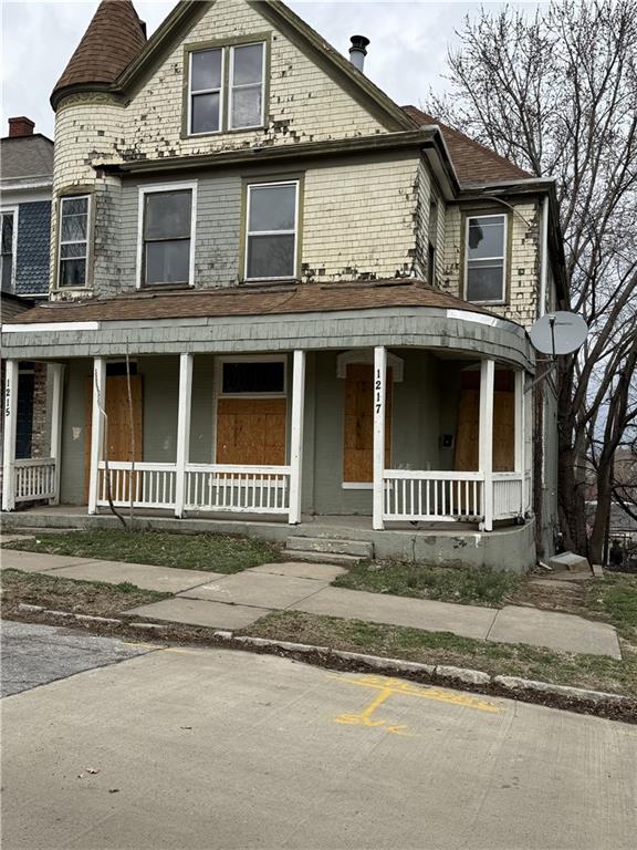 1215 Sylvanie St, St Joseph, MO 64501