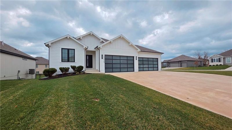 19429 W 201st Ter, Spring Hill, KS 66083