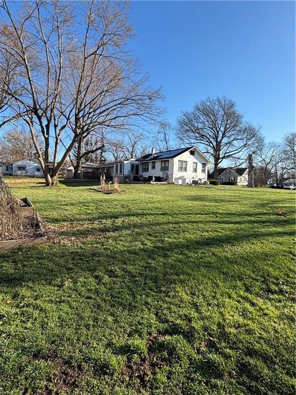 8006 Jarboe St, Kansas City, MO 64114