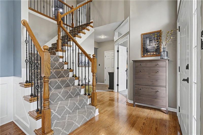 704 SW Trailpark Ct, Lee's Summit, MO 64081