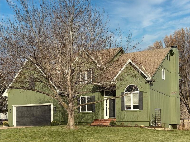 704 SW Trailpark Ct, Lee's Summit, MO 64081