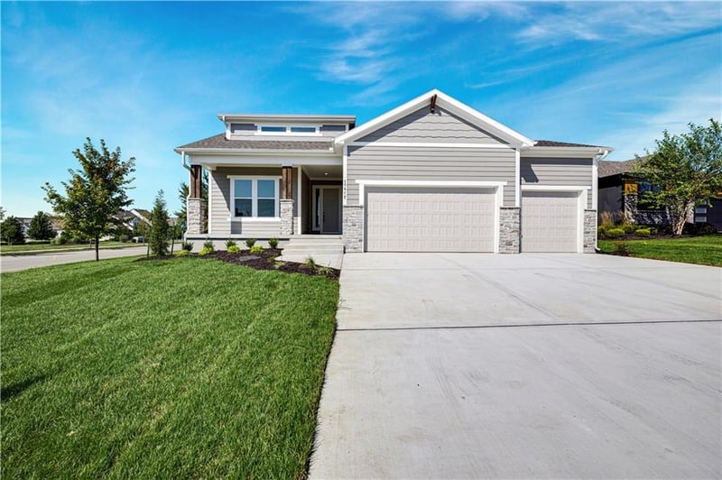 17412 Richards St, Overland Park, KS 66221
