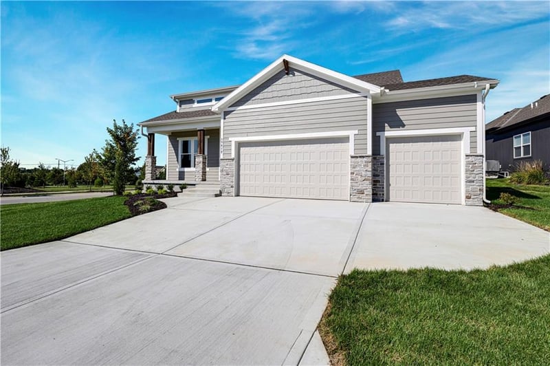 17412 Richards St, Overland Park, KS 66221