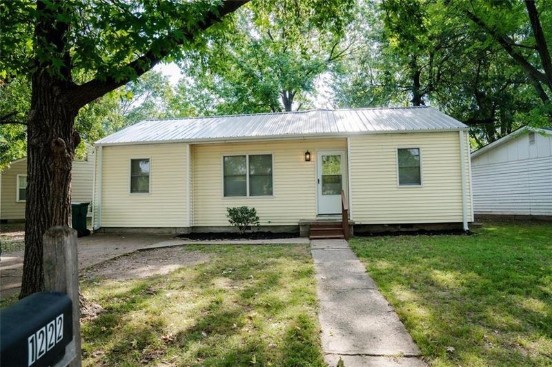 1222 Richard Ave, Parsons, KS 67357
