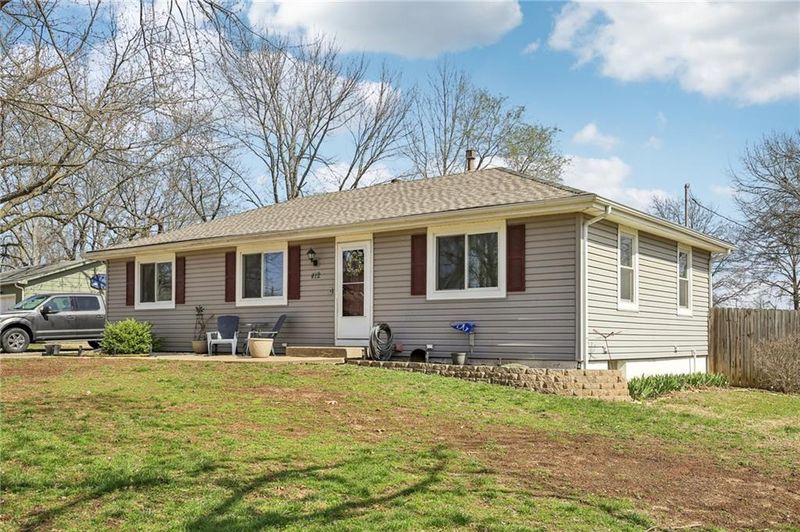 412 S Jefferson St, Spring Hill, KS 66083