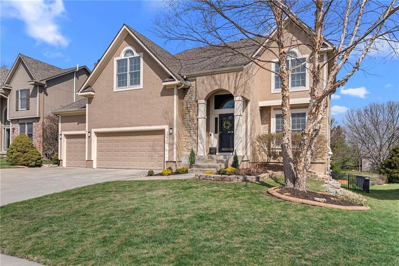 15921 Ash St, Overland Park, KS 66085