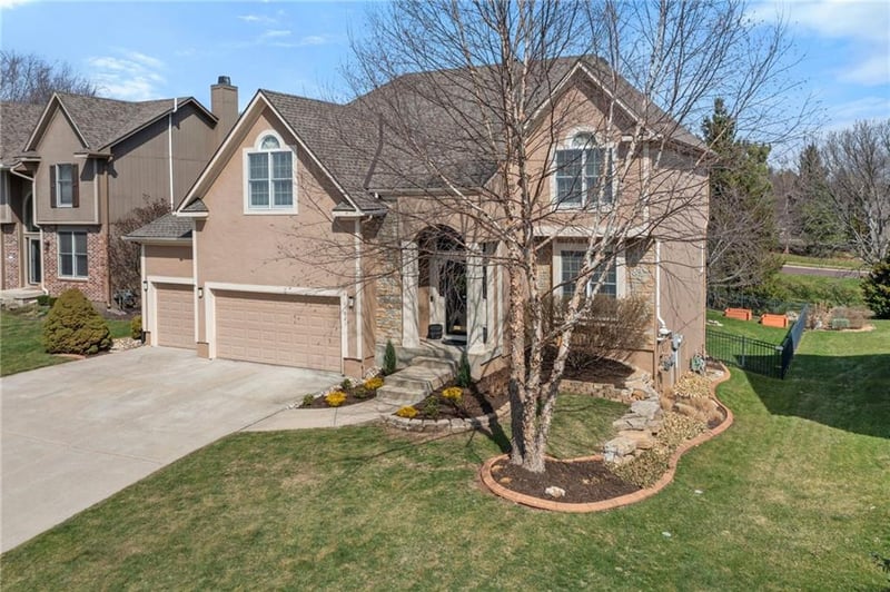 15921 Ash St, Overland Park, KS 66085