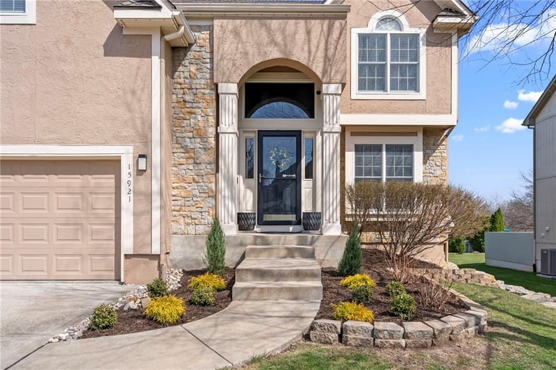 15921 Ash St, Overland Park, KS 66085