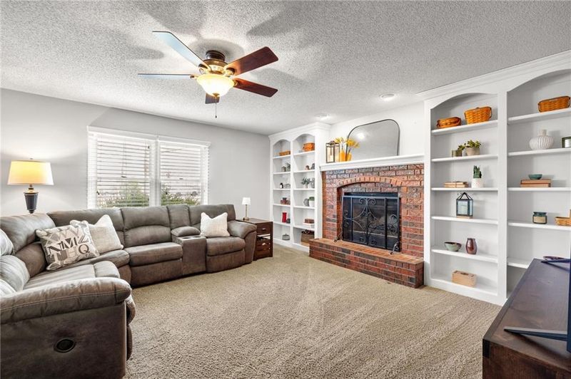 11943 S Hallet St, Olathe, KS 66062