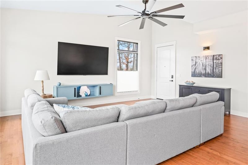 9 W St, Lake Lotawana, MO 64086