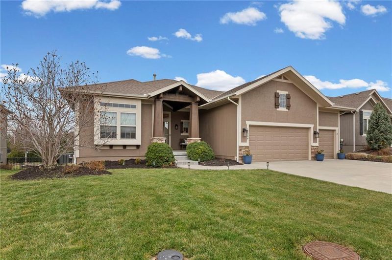 16336 S Twilight Ln, Olathe, KS 66062