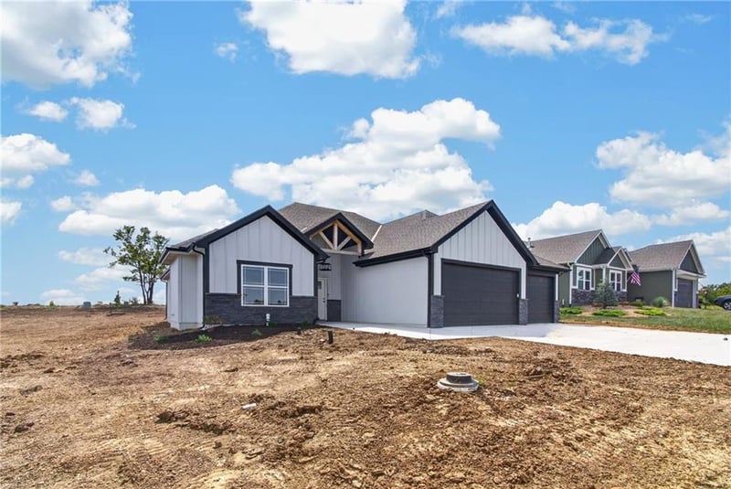 11109 E 209th St, Peculiar, MO 64078