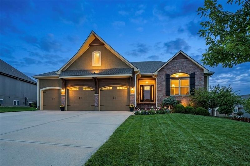4560 NE Seneca Ter, Lee's Summit, MO 64064