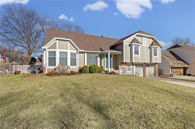 10409 Oakmont St, Overland Park, KS 66215