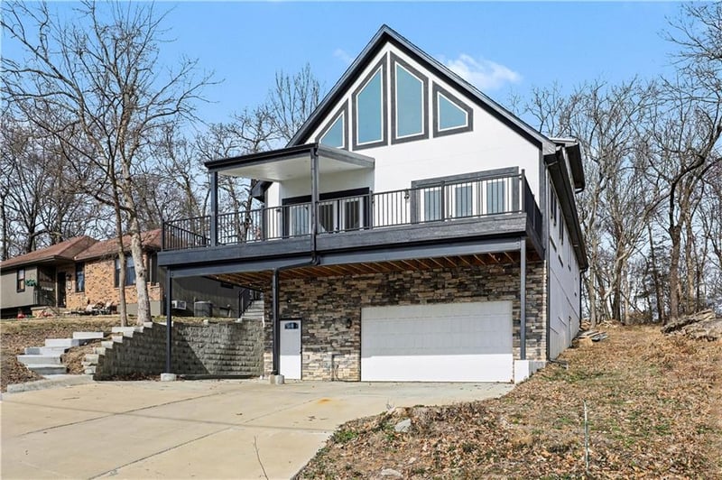 85 Lake Shore Dr, Lake Lotawana, MO 64086
