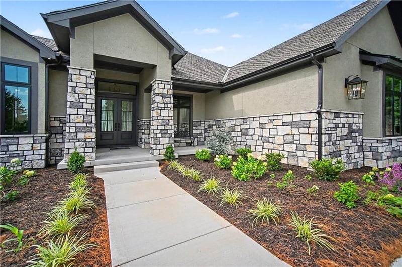 6307 NW 103rd St, Kansas City, MO 64154