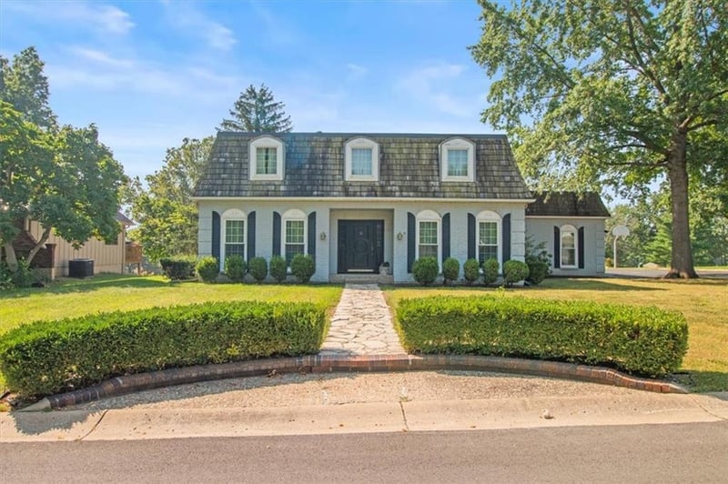 420 Golfview Dr, Blue Springs, MO 64014