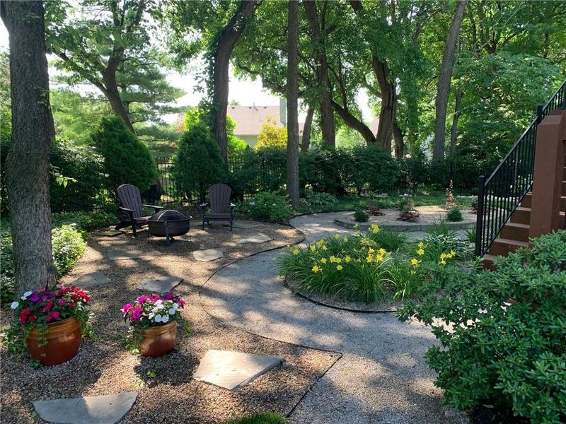 14301 Barton St, Overland Park, KS 66221