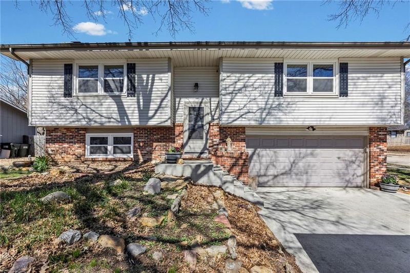 3412 W 9th Ct, Lawrence, KS 66049