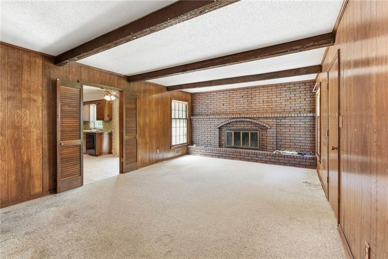 10407 NW Crooked Rd, Kansas City, MO 64152