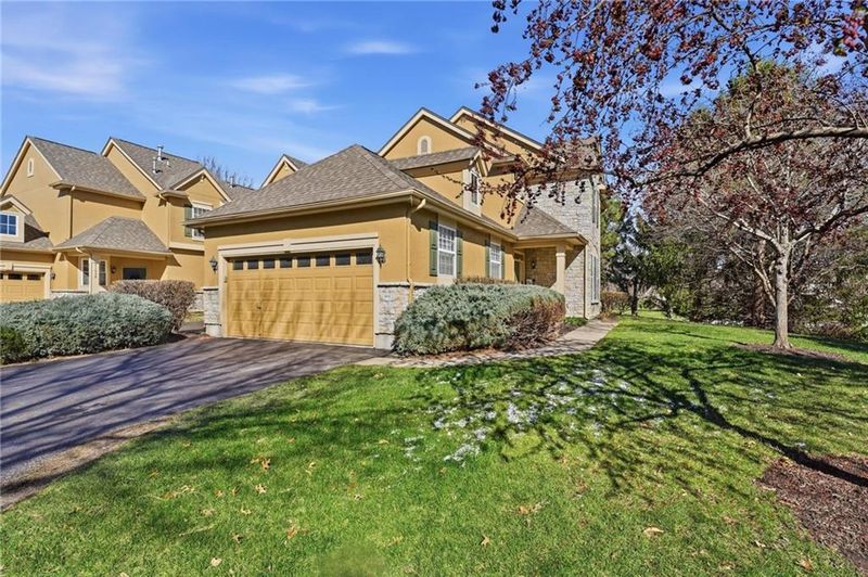 21050 W 118th Ter, Olathe, KS 66061