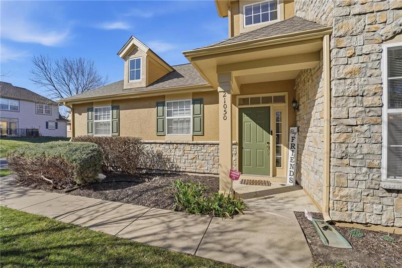 21050 W 118th Ter, Olathe, KS 66061