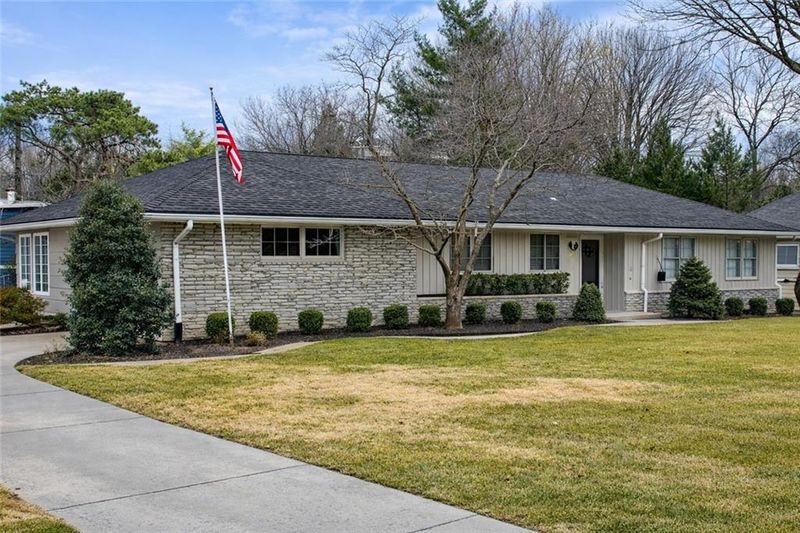 8033 Belinder Rd, Leawood, KS 66206