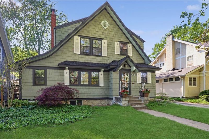6430 Walnut St, Kansas City, MO 64113