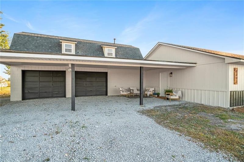 9393 State Route 52 Hw, Amoret, MO 64722