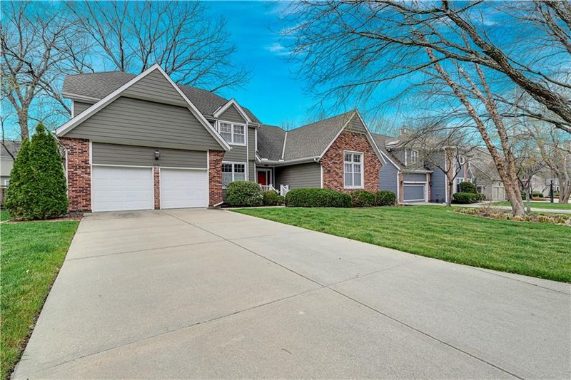 5251 W 129th Ter, Leawood, KS 66209