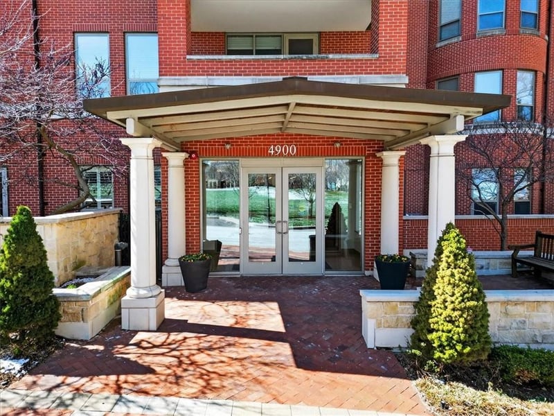 4900 Central St #104, Kansas City, MO 64112