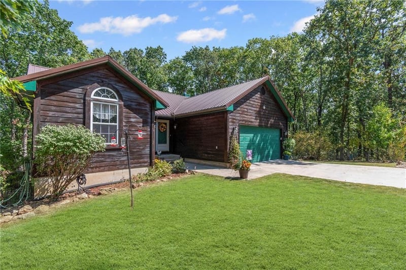 26690 Oakwood Ln, Clinton, MO 64735